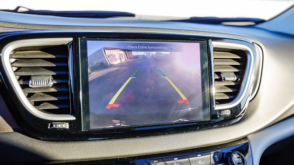 Certified 2024 Chrysler Pacifica Touring-L image 25