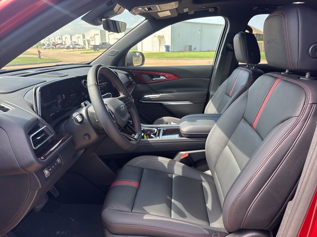 Used 2025 Chevrolet Traverse RS image 12