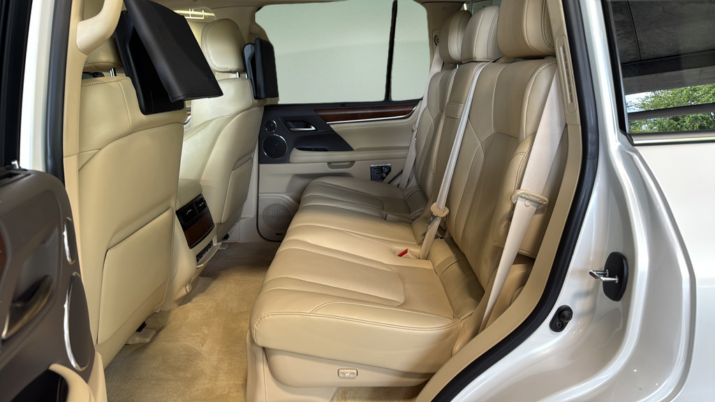 Used 2018 Lexus LX 570 4WD w/ Luxury Package image 15