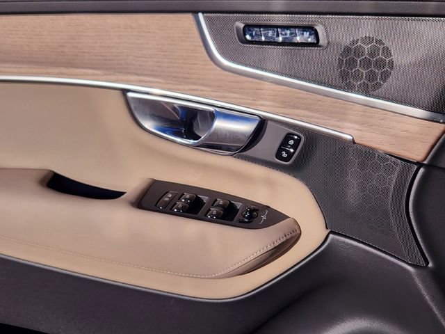 New 2026 Volvo XC90 B5 Core w/ Protection Package AWD/4WD image 9