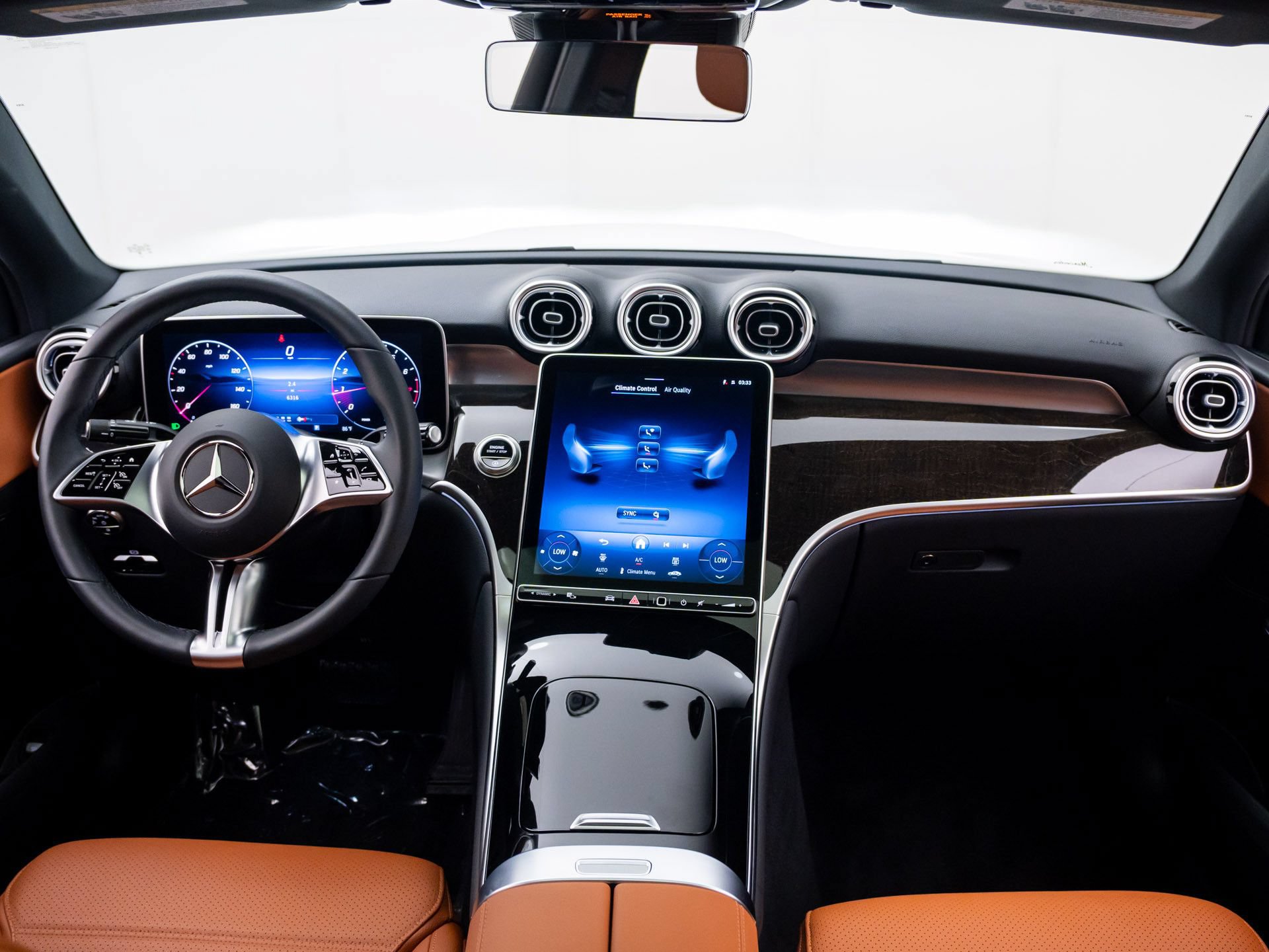Certified 2025 Mercedes-Benz GLC 300 4MATIC image 10