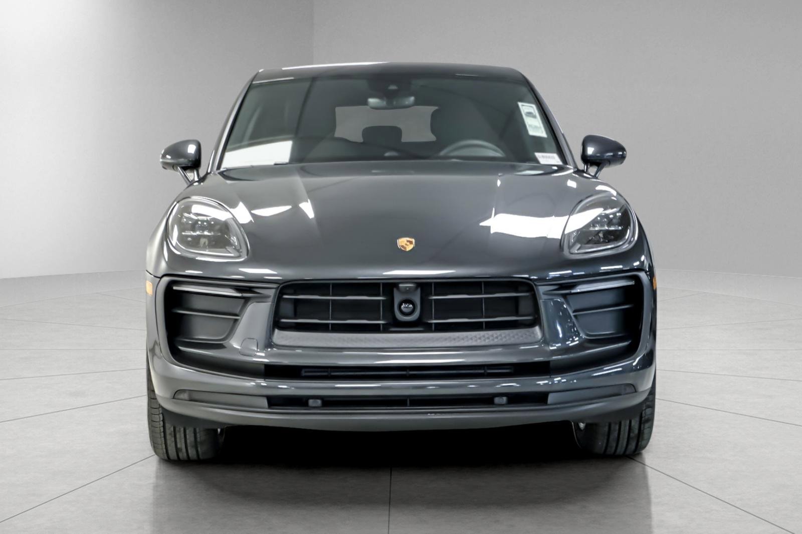 Certified 2025 Porsche Macan image 11