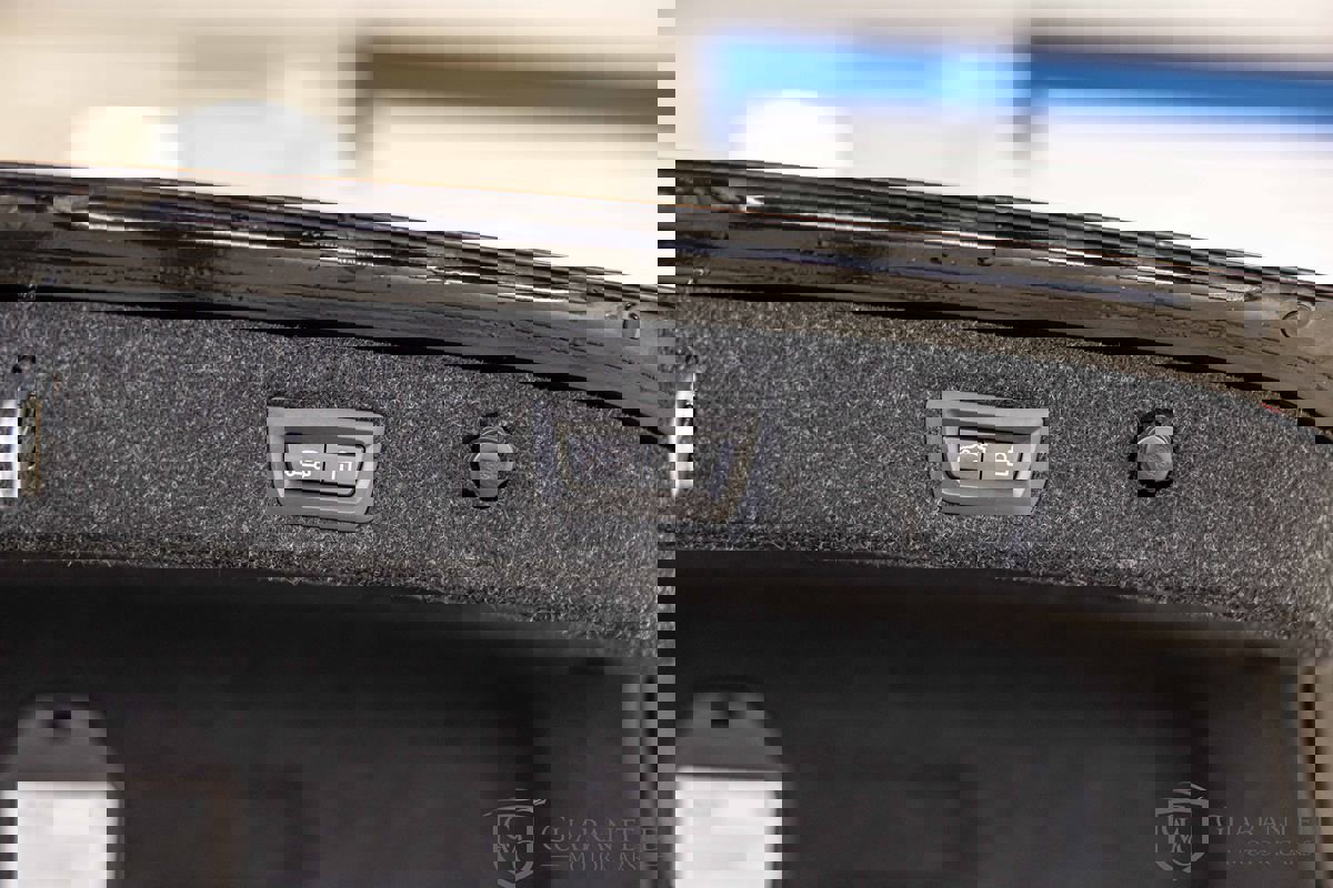 Used 2021 BMW 530e xDrive w/ Executive Package image 18