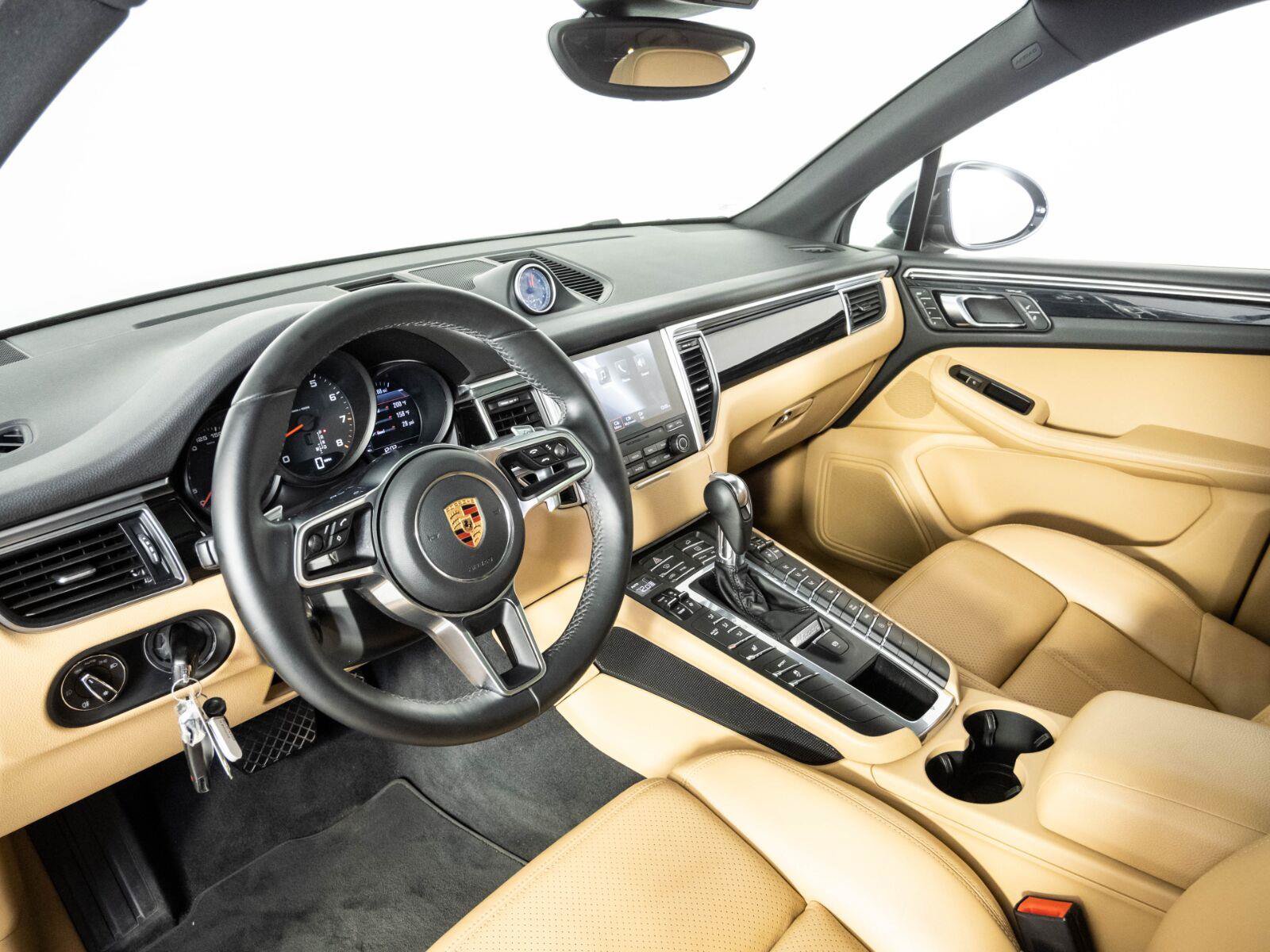 Used 2018 Porsche Macan AWD/4WD image 4