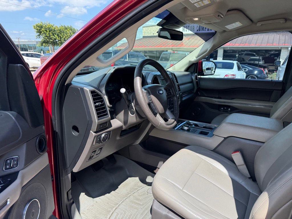Used 2018 Ford Expedition XLT w/ Equipment Group 202A RWD image 13