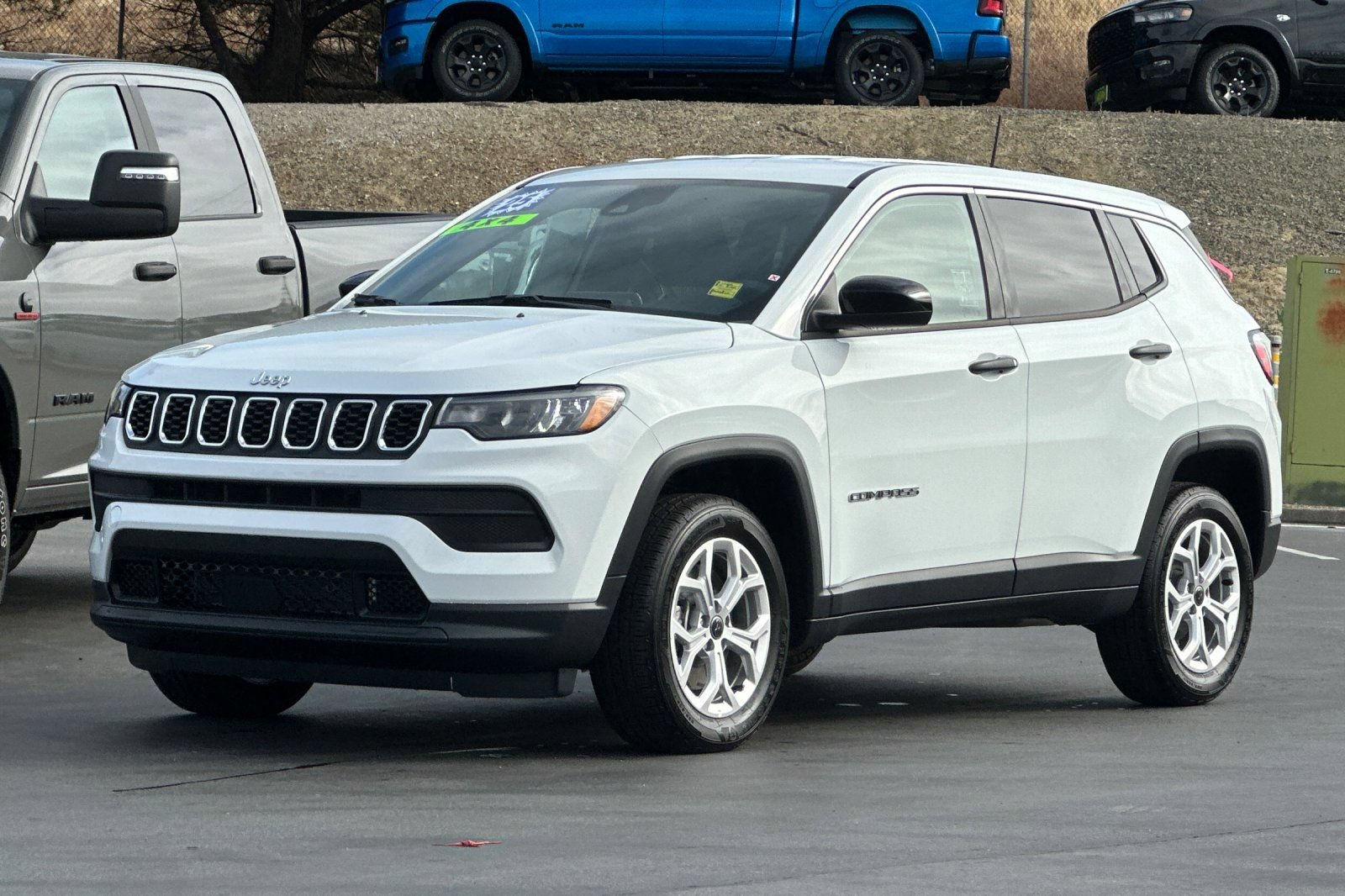 Used 2025 Jeep Compass Sport AWD/4WD image 9