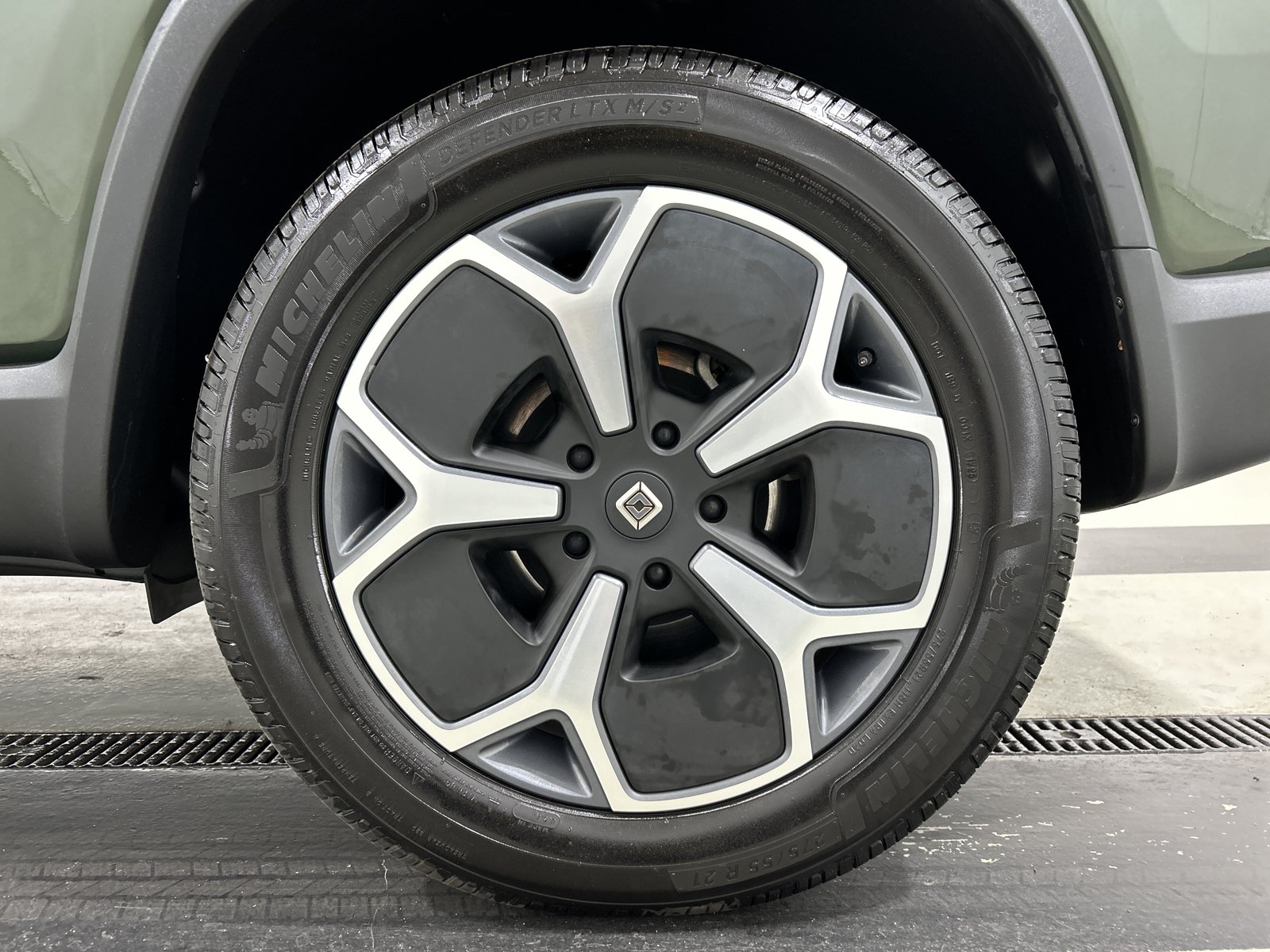 Used 2024 Rivian R1S Adventure AWD/4WD image 10