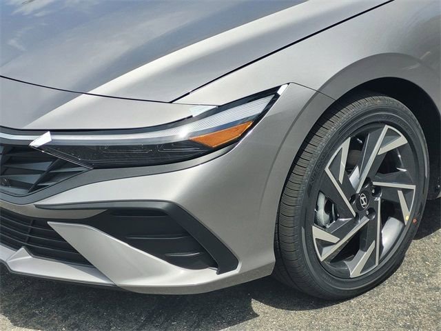 New 2025 Hyundai Elantra SEL image 13