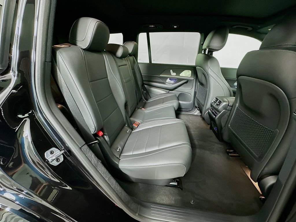 Used 2025 Mercedes-Benz GLS 450 4MATIC image 28