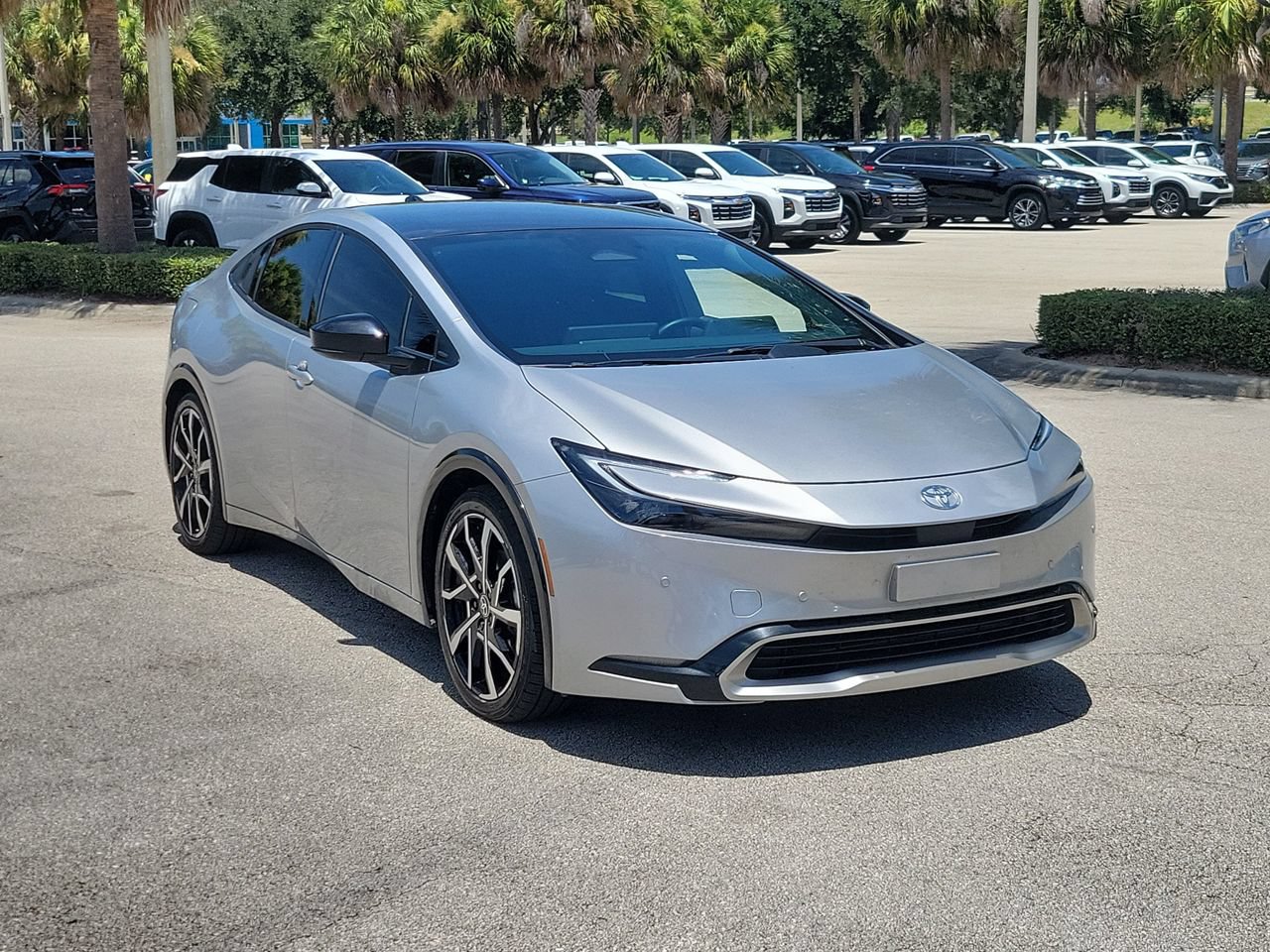 Used 2025 Toyota Prius Plug-In Hybrid FWD image 2