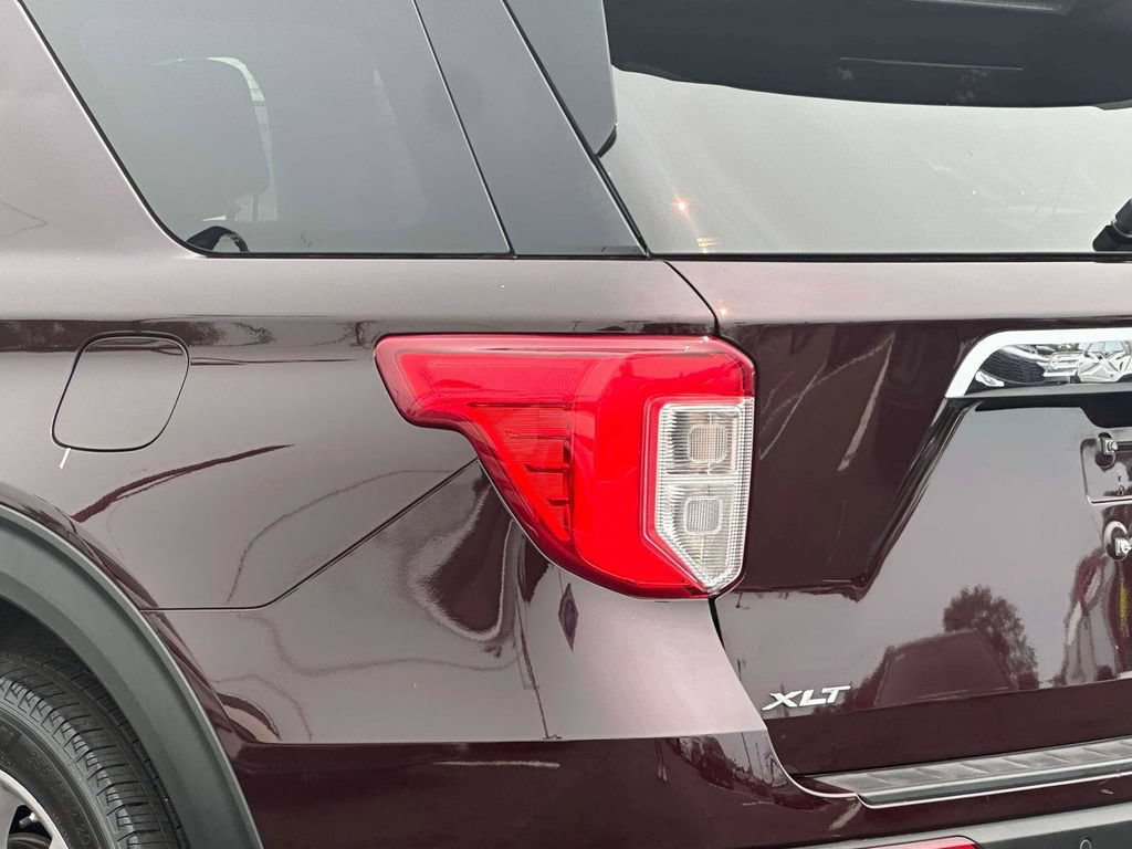 Used 2023 Ford Explorer XLT w/ Equipment Group 202A AWD/4WD image 9
