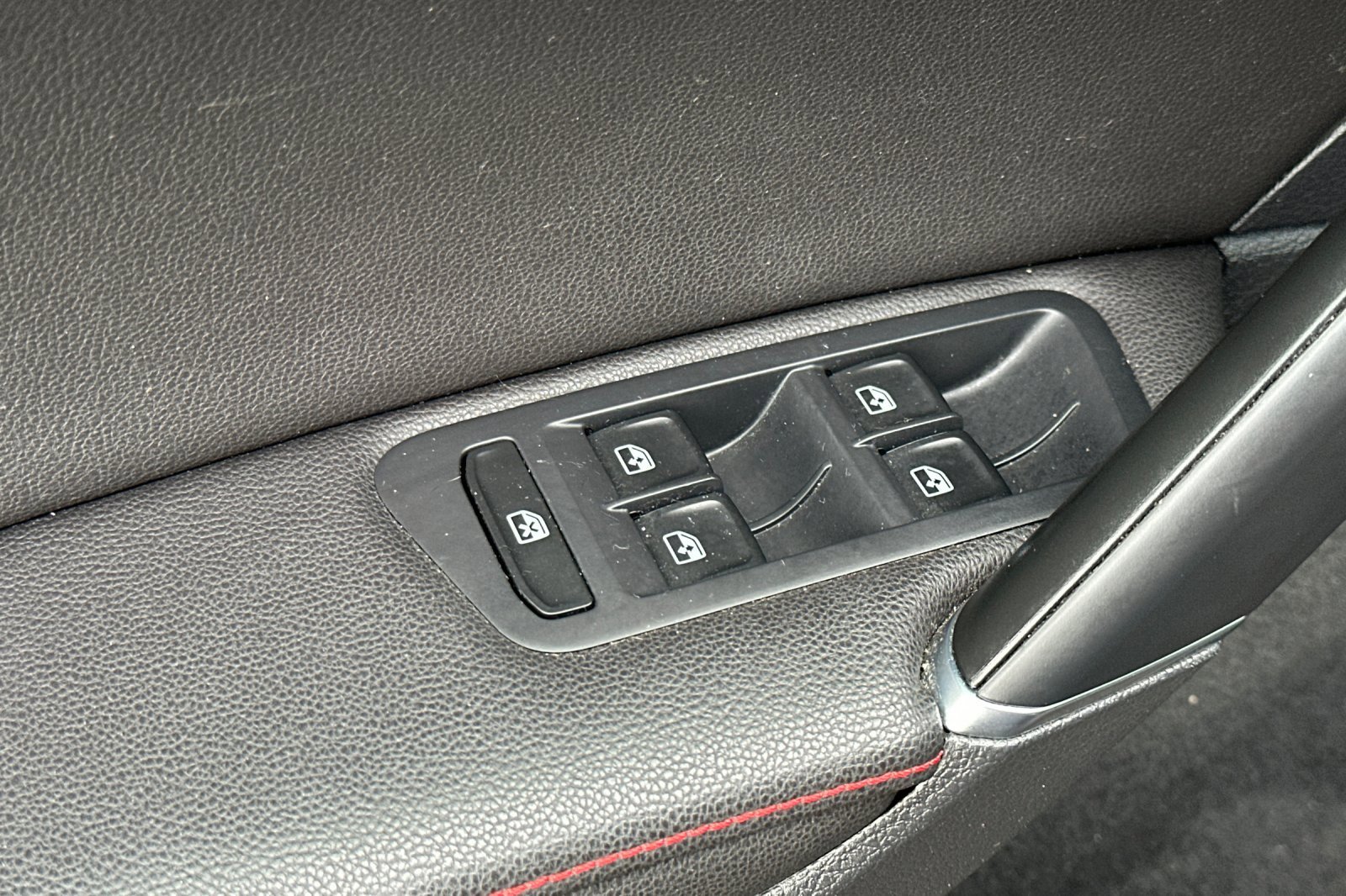 Used 2021 Volkswagen GTI SE image 11