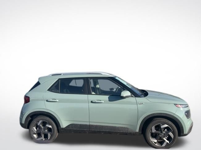 Used 2026 Hyundai Venue SEL image 5