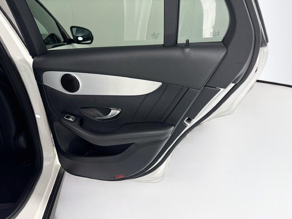 Used 2021 Mercedes-Benz GLC 300 image 27