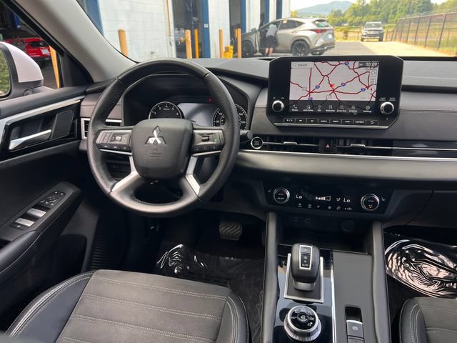 Used 2023 Mitsubishi Outlander SE FWD image 17