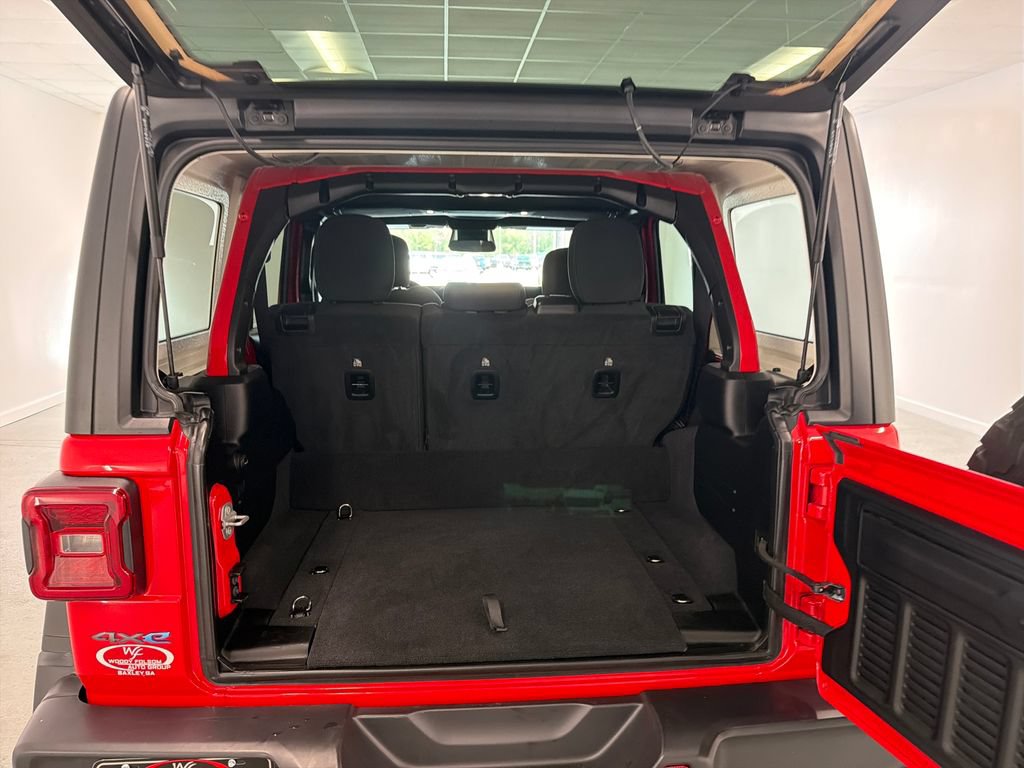 Used 2025 Jeep Wrangler Unlimited Rubicon 4xe w/ Convenience Group AWD/4WD image 8