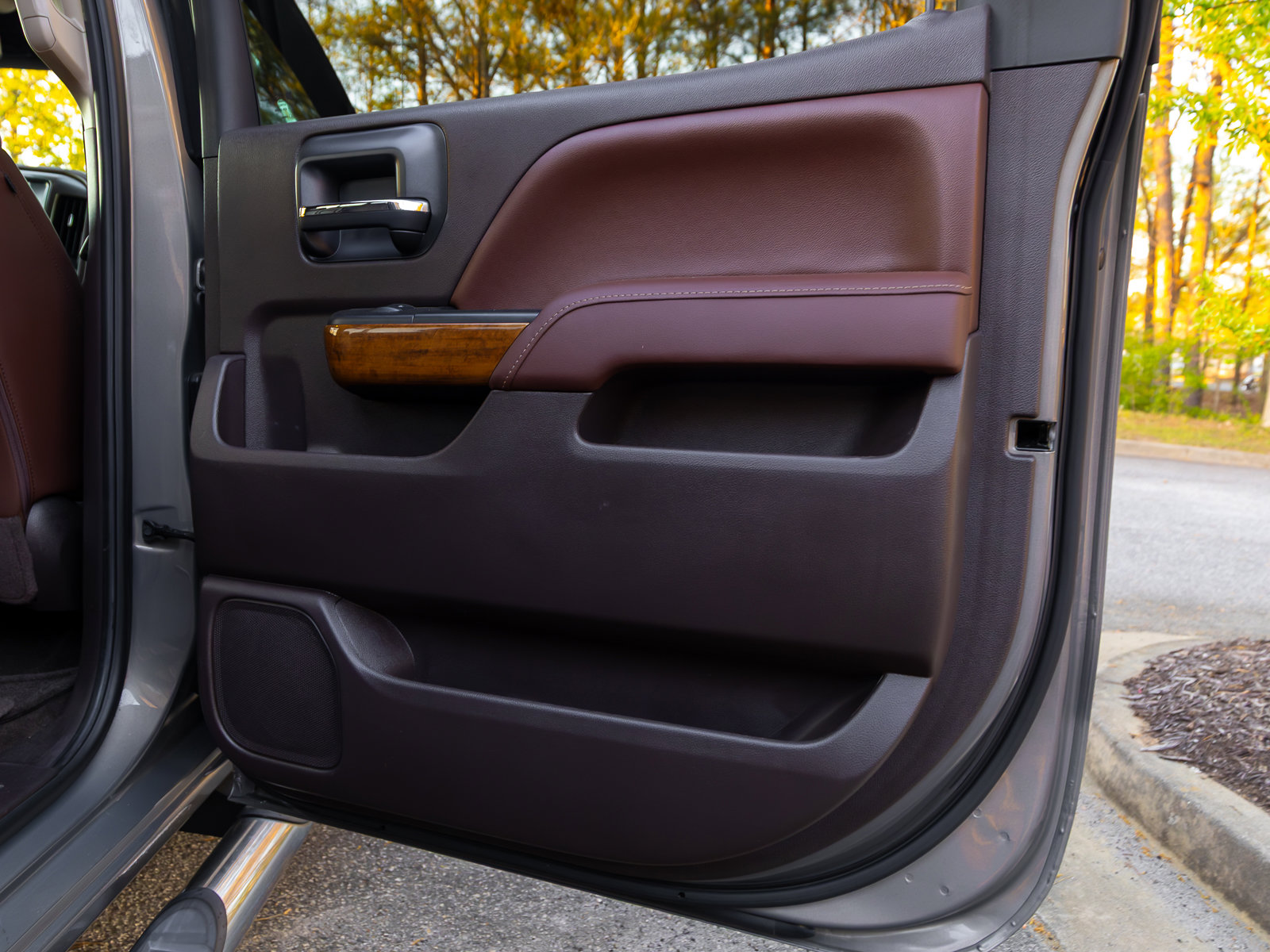 Used 2017 Chevrolet Silverado 1500 High Country image 32