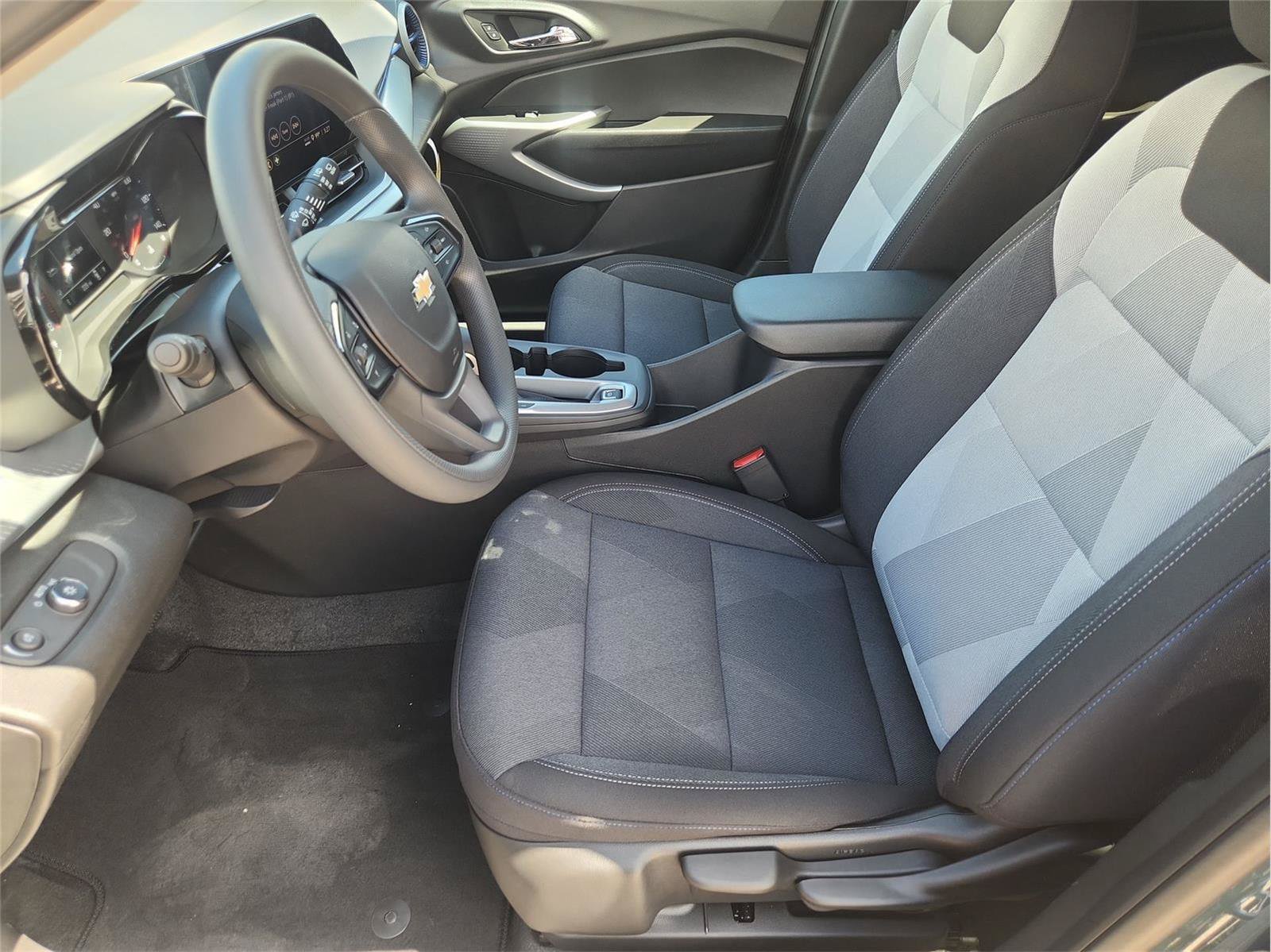 Used 2026 Chevrolet Trax LS FWD image 17