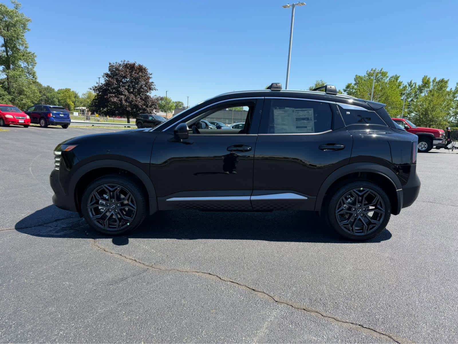 New 2026 Nissan Kicks SR AWD/4WD image 4