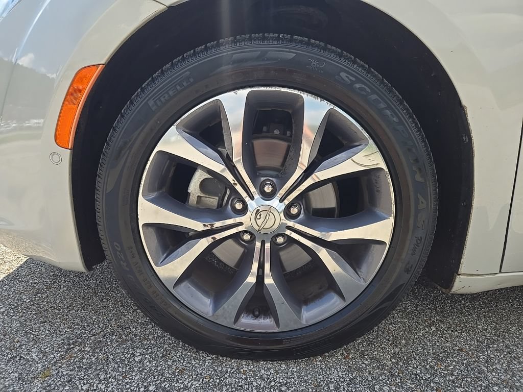 Used 2017 Chrysler Pacifica Limited FWD image 25