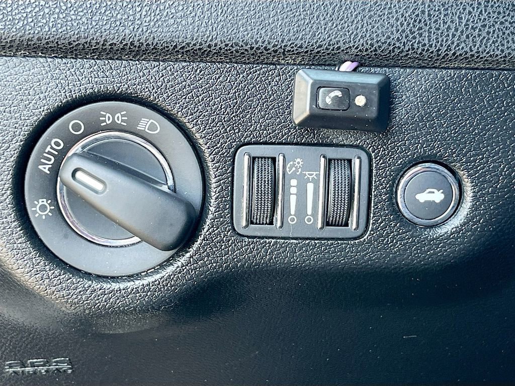 Used 2022 Chrysler 300 Touring w/ Sport Appearance Package RWD image 10