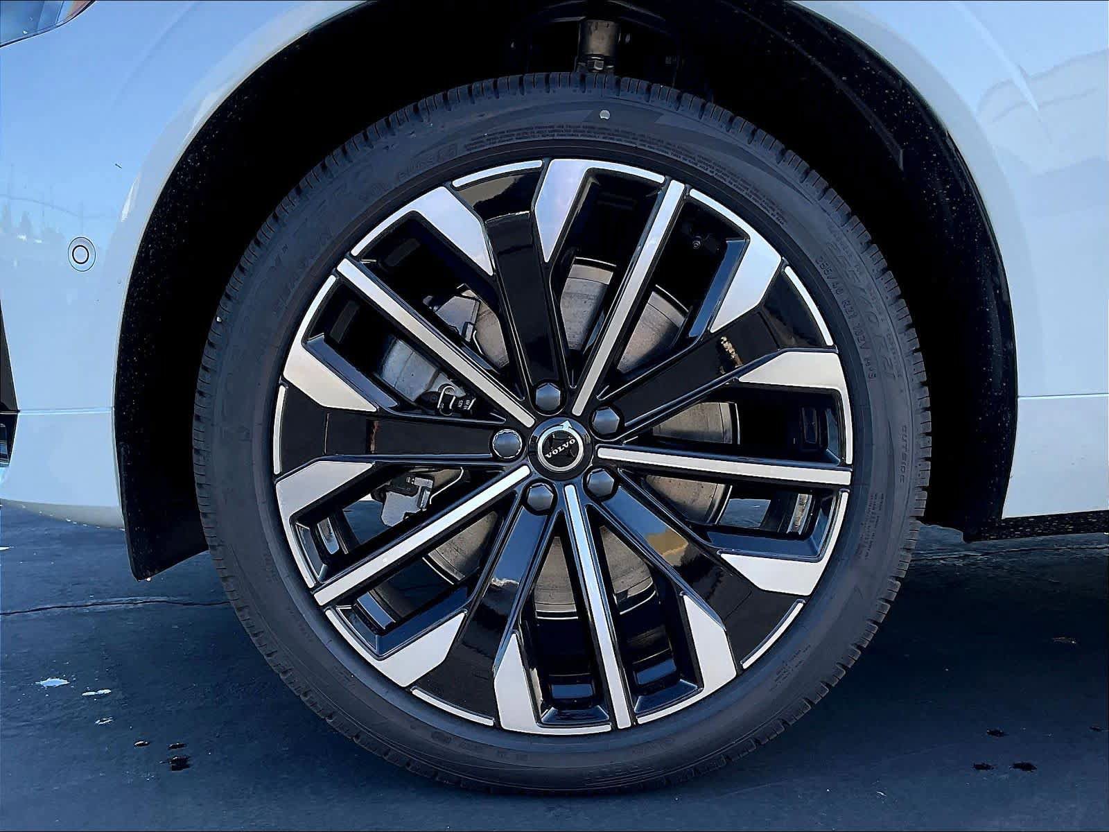 New 2026 Volvo XC60 T8 Ultra w/ Protection Package Premier AWD/4WD image 14