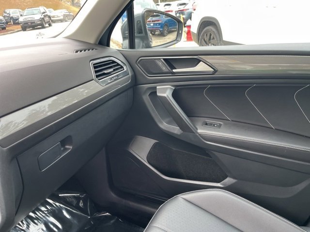 Used 2024 Volkswagen Tiguan SE image 28