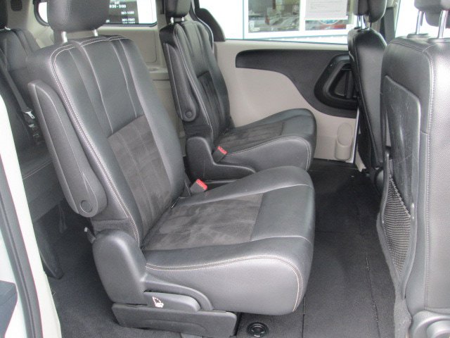 Used 2020 Dodge Grand Caravan SXT FWD image 14