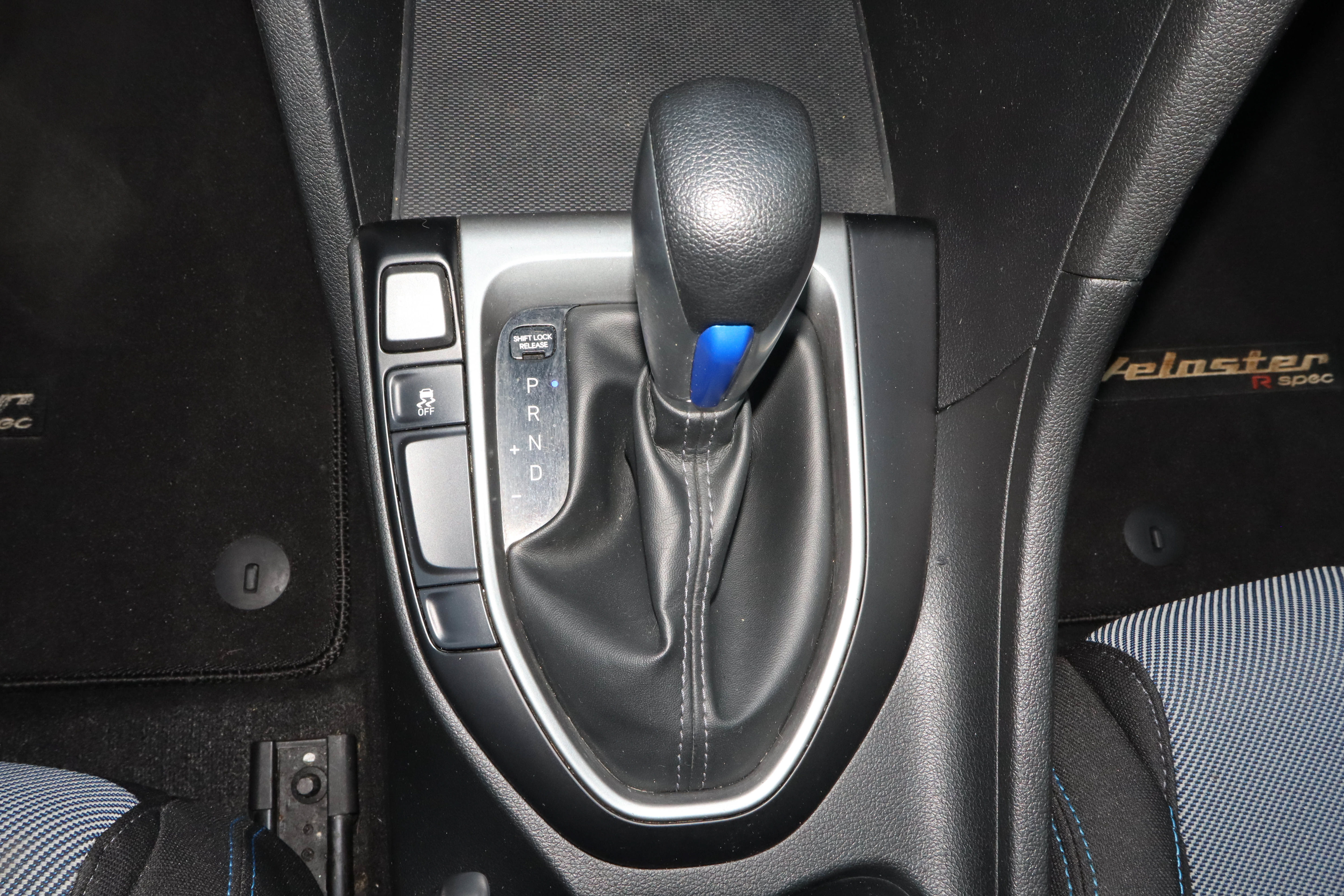 Used 2019 Hyundai Veloster 2.0 FWD image 17