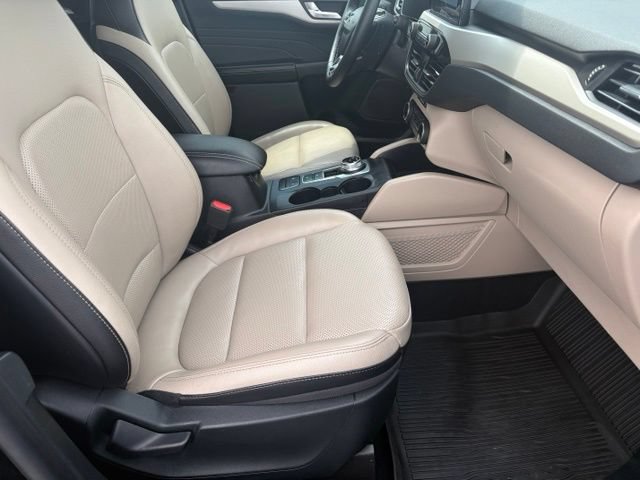 Used 2022 Ford Escape SEL w/ Technology Package AWD/4WD image 18