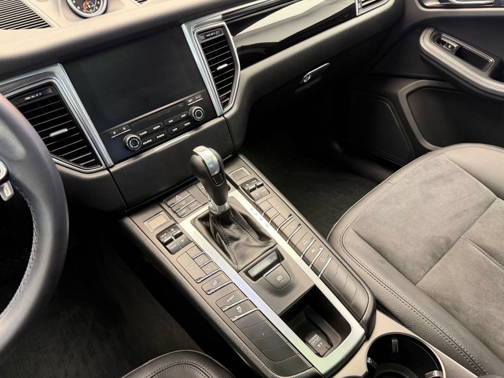 Used 2017 Porsche Macan AWD/4WD image 12