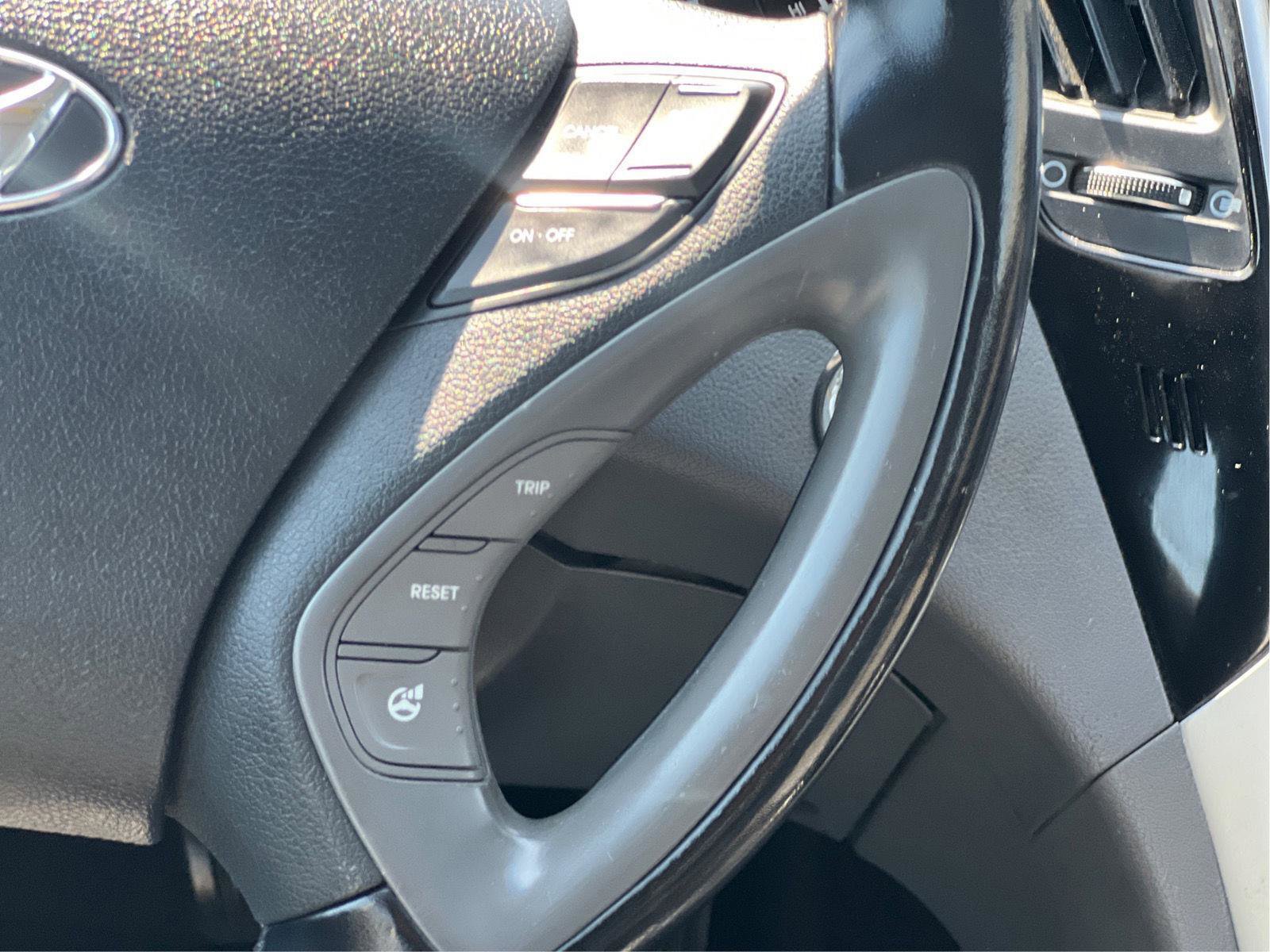 Used 2014 Hyundai Sonata Limited w/ Technology Package 05 FWD image 16