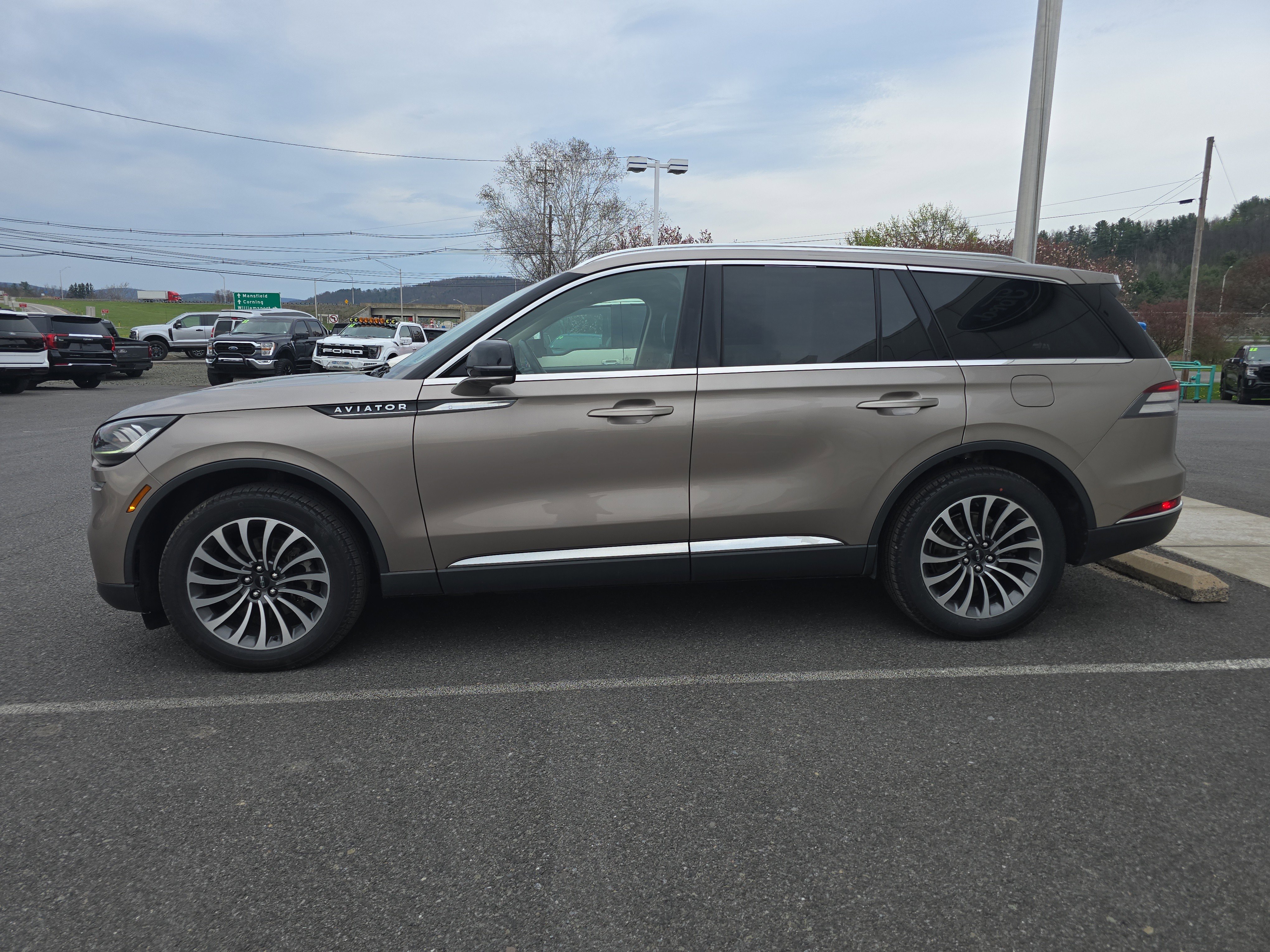 Used 2021 Lincoln Aviator Reserve w/ Elements Package Plus AWD/4WD image 7