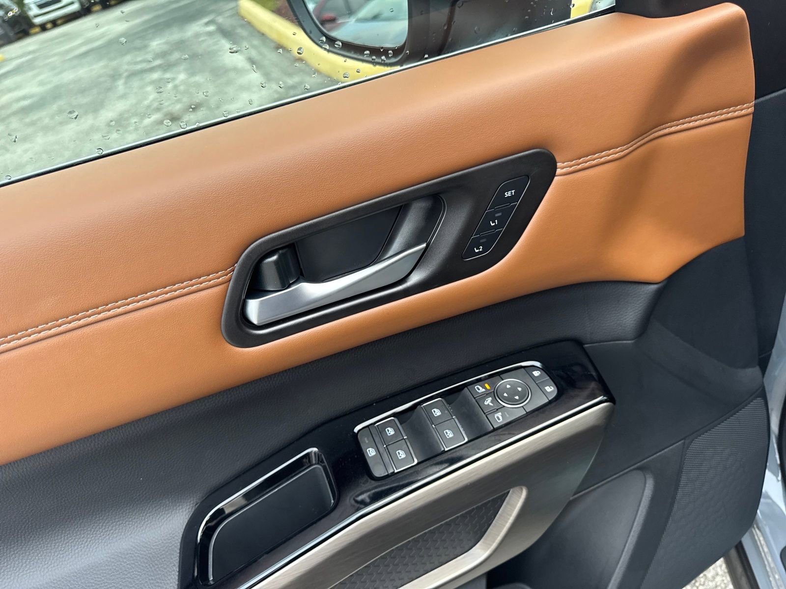 New 2025 Nissan Pathfinder Platinum w/ Black Appearance Package image 13