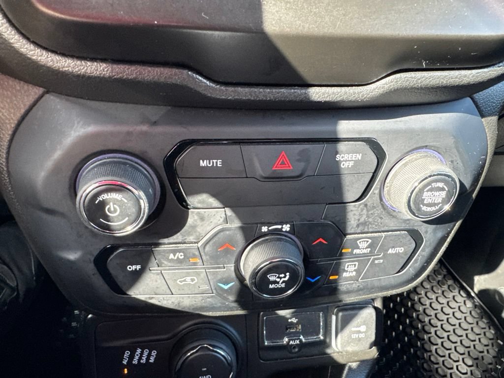 Used 2020 Jeep Renegade Altitude AWD/4WD image 21