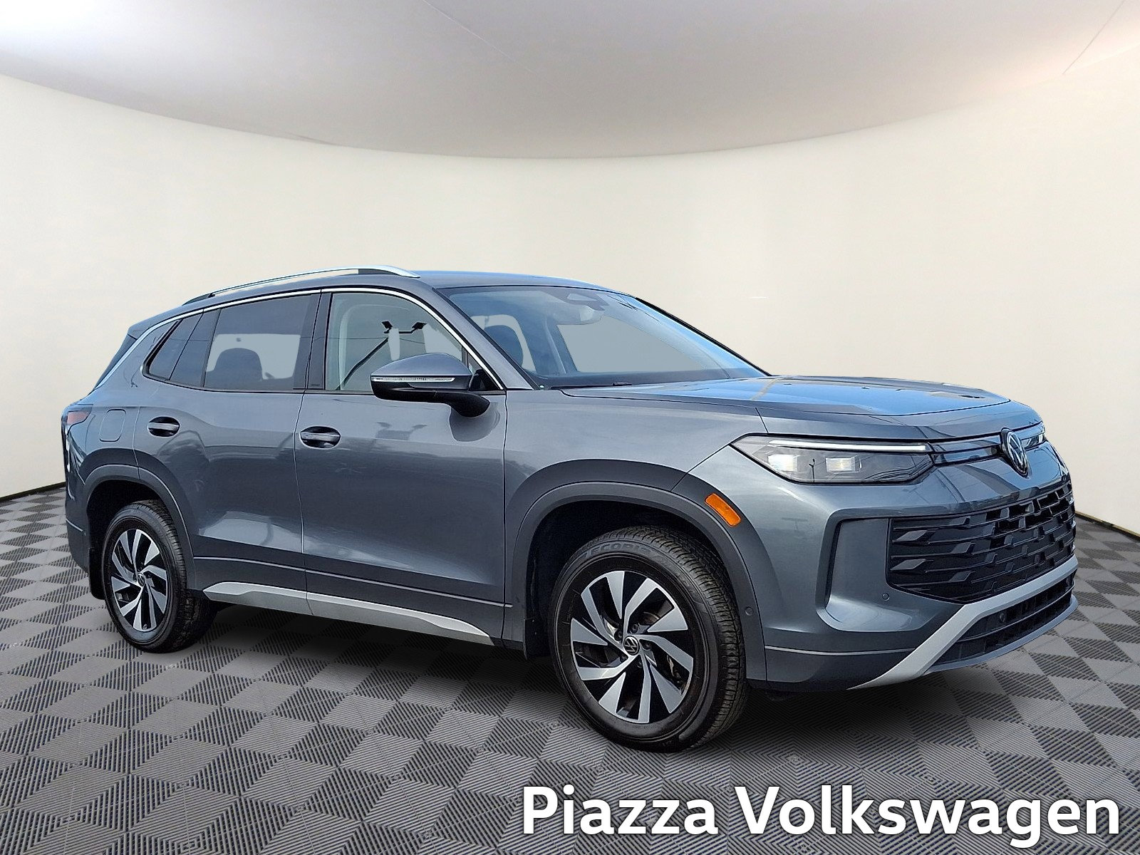 Certified 2025 Volkswagen Tiguan S AWD/4WD image 1