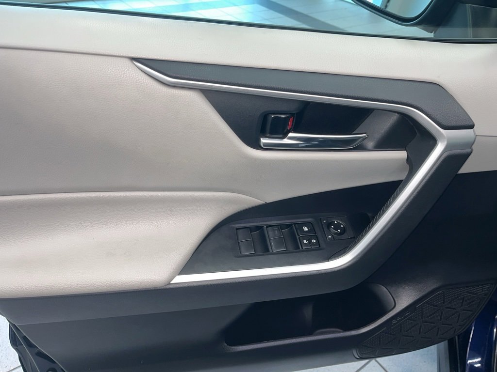 Used 2020 Toyota RAV4 XLE image 7