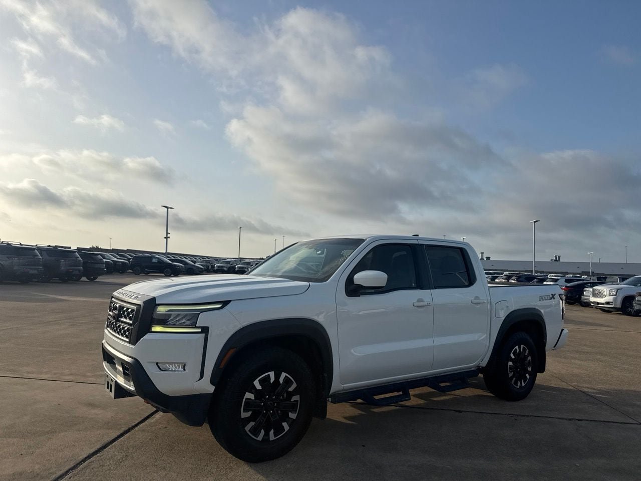 Used 2022 Nissan Frontier Pro-X RWD image 9