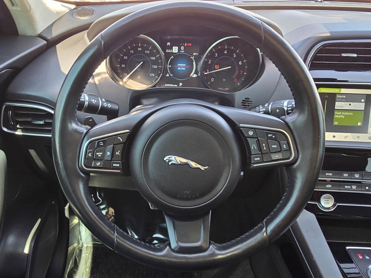 Used 2019 Jaguar F-PACE Premium image 27