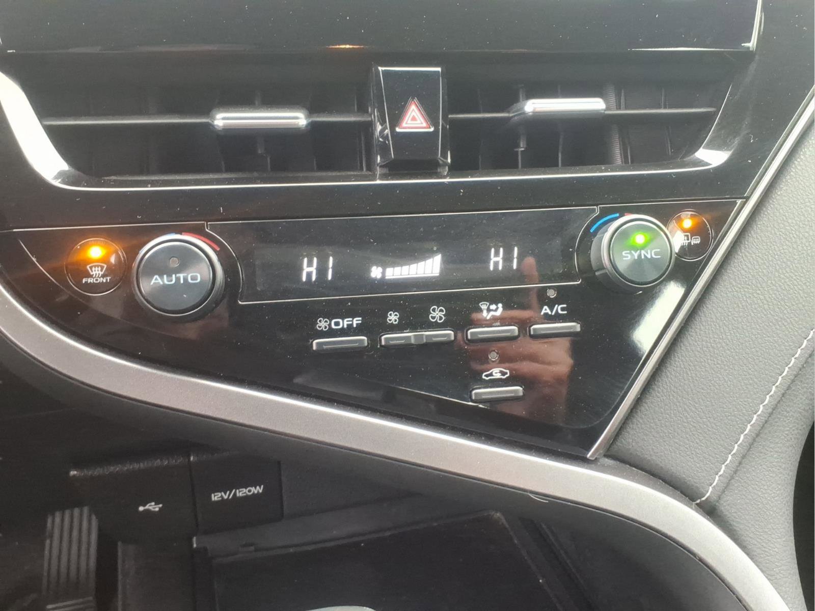 Used 2023 Toyota Camry SE image 18