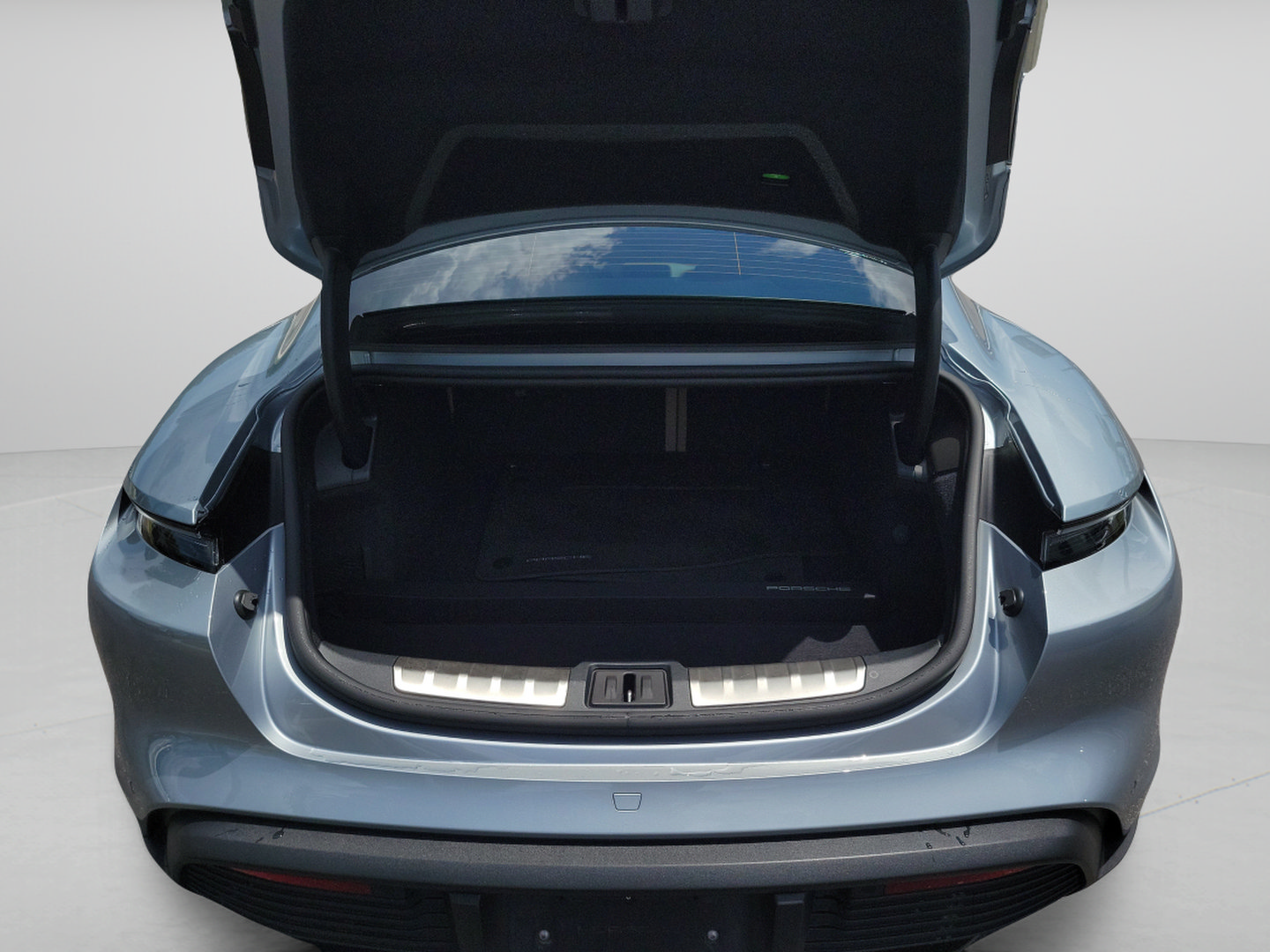 Used 2020 Porsche Taycan 4S AWD/4WD image 5