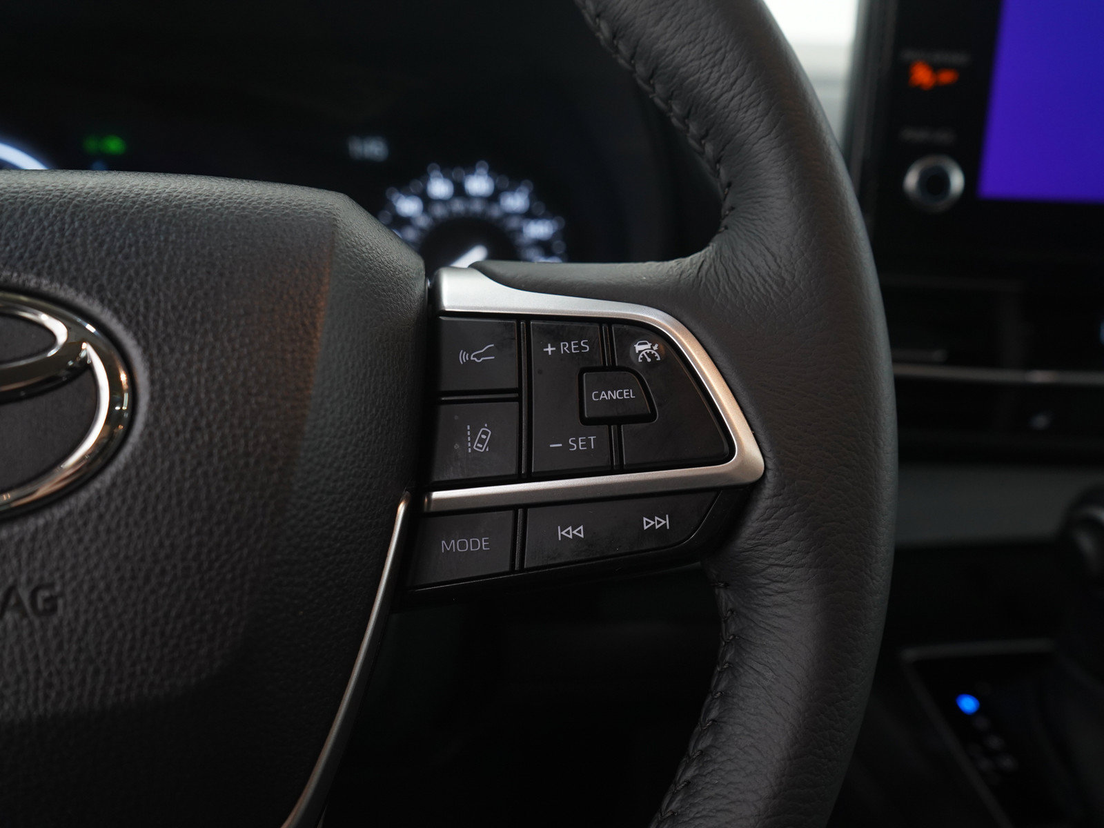Used 2025 Toyota Sienna XLE w/ XLE Plus Package AWD/4WD image 28