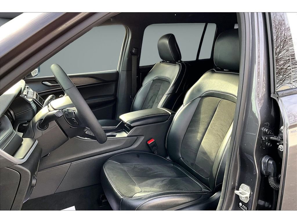 Certified 2024 Jeep Grand Cherokee L Laredo image 22