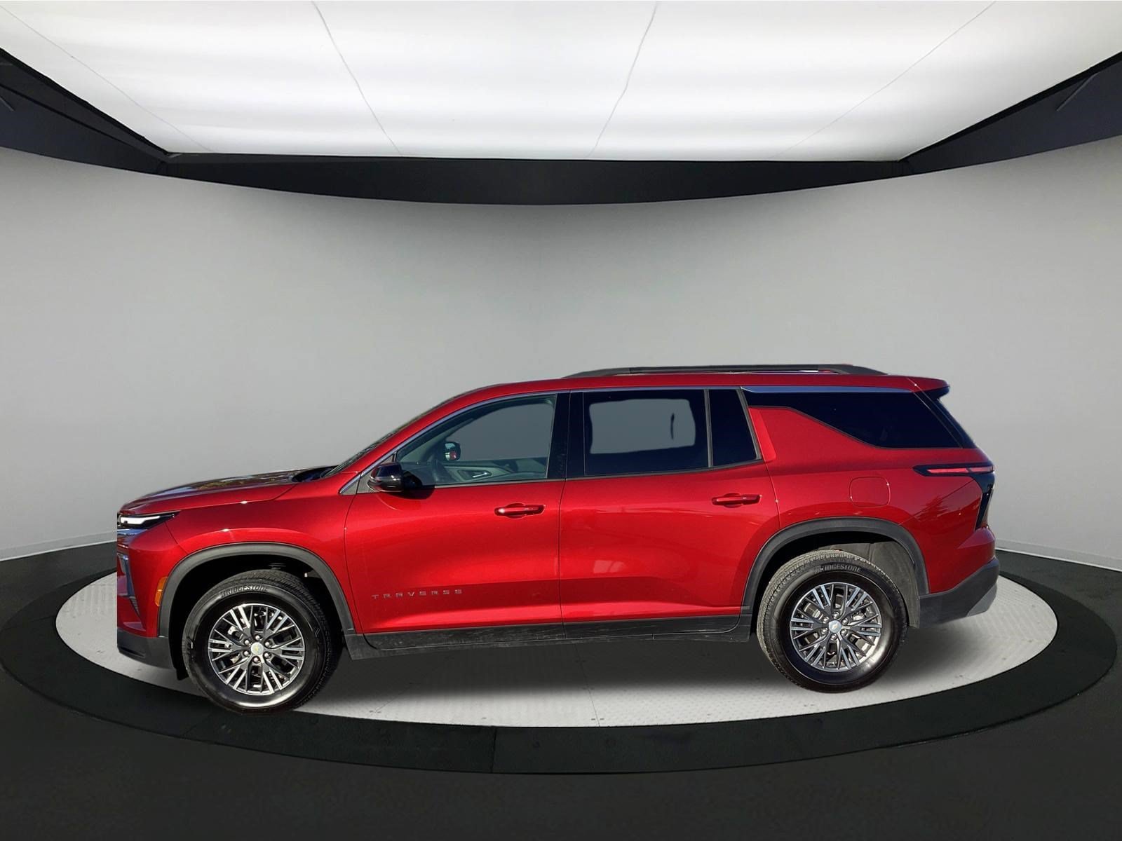 Used 2026 Chevrolet Traverse LT FWD image 4