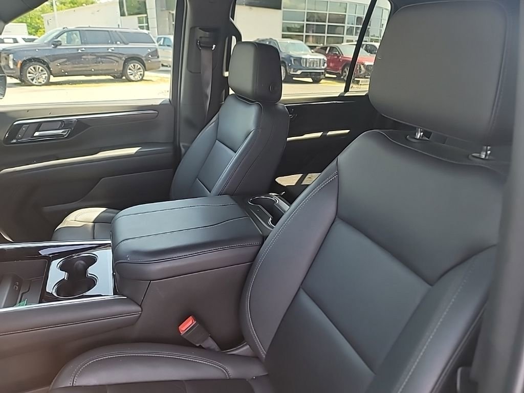 Certified 2025 Chevrolet Suburban Z71 AWD/4WD image 10
