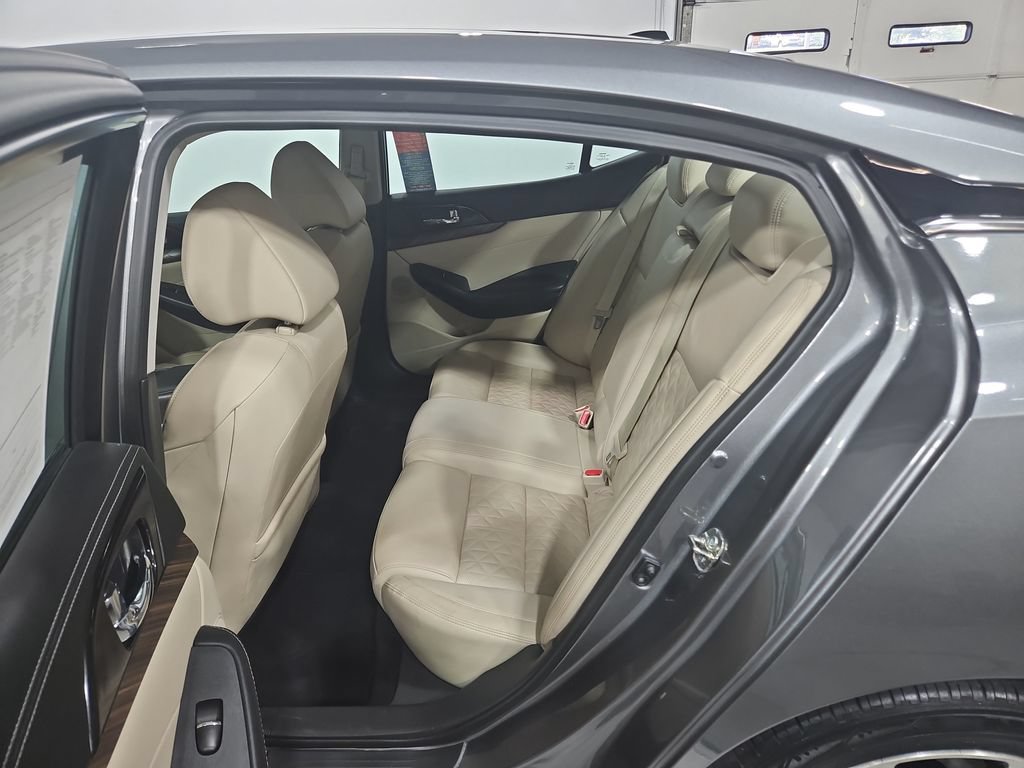 Used 2016 Nissan Maxima Platinum FWD image 25