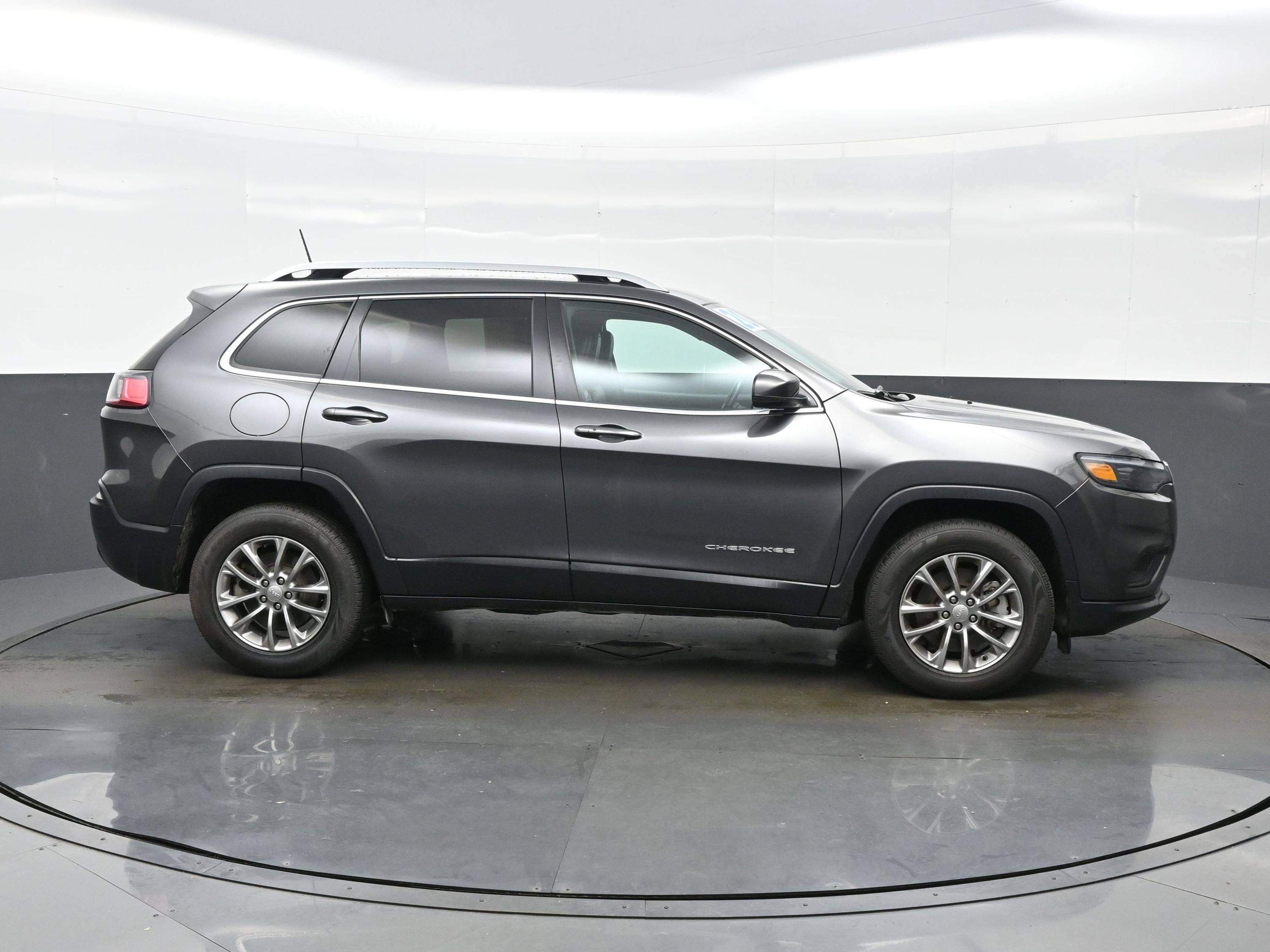 Used 2020 Jeep Cherokee Latitude Plus w/ Comfort/Convenience Group image 7