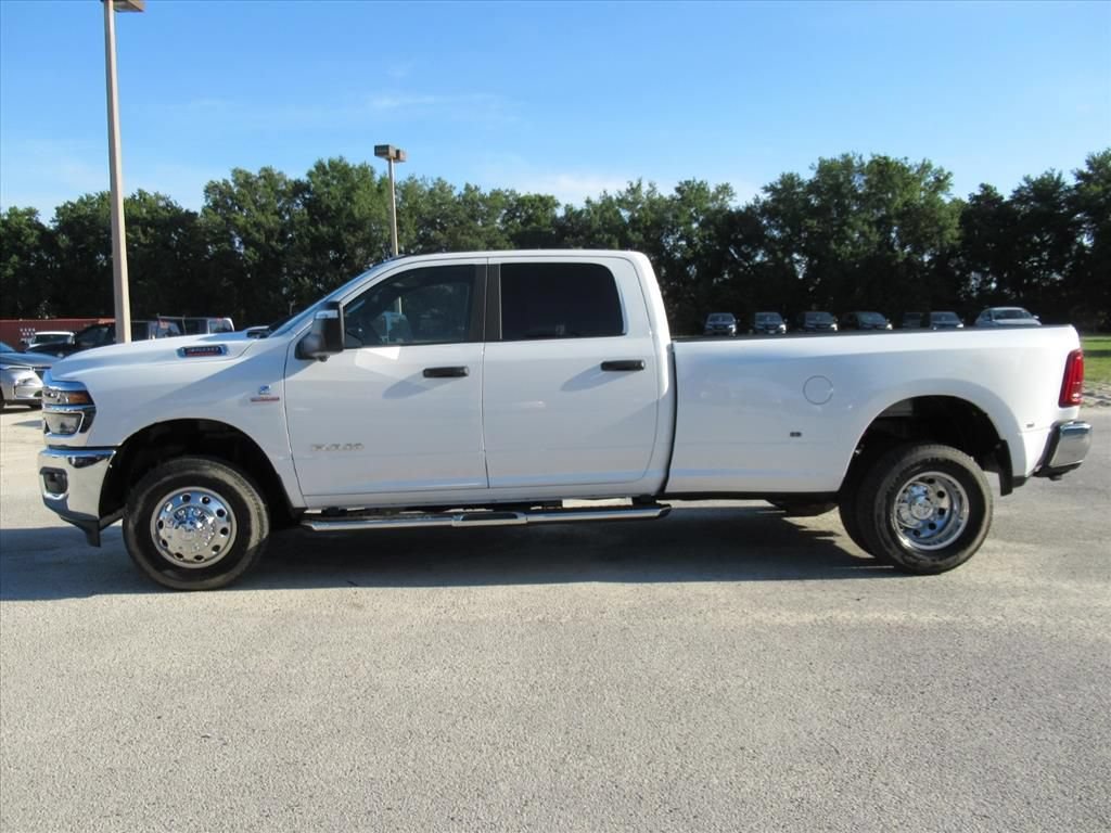 New 2026 RAM 3500 Big Horn AWD/4WD image 4