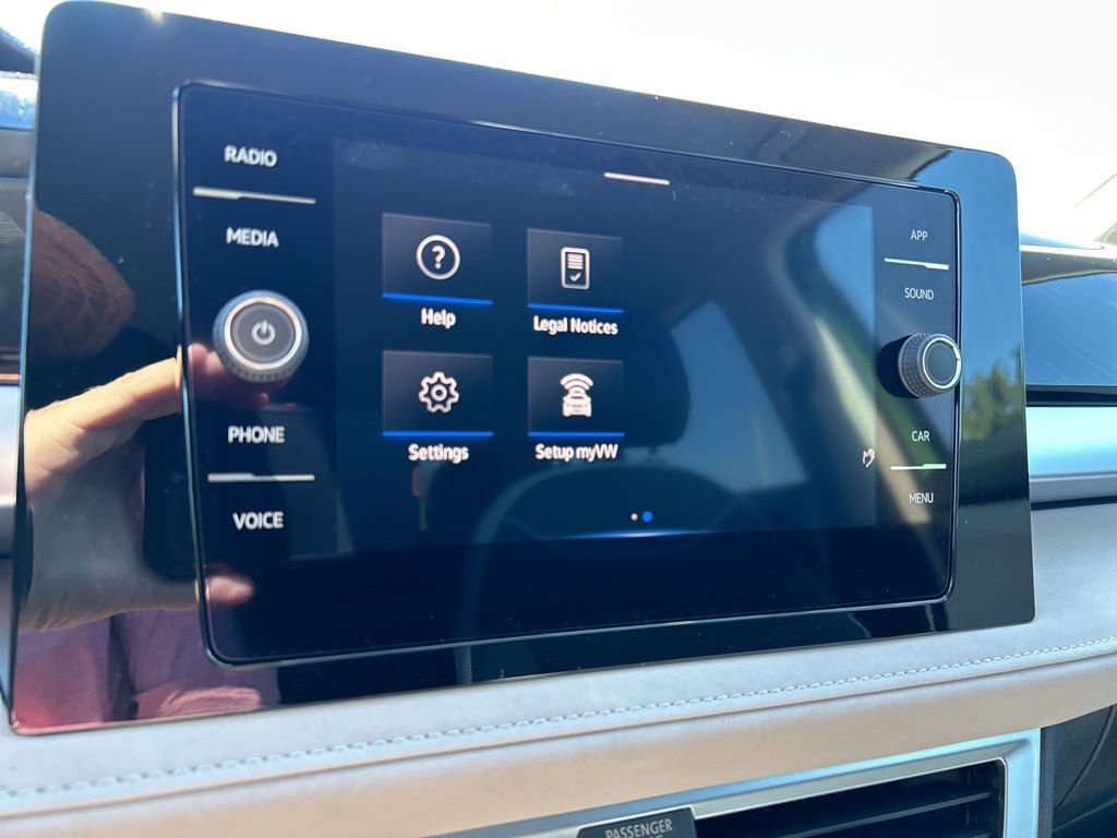 Used 2025 Volkswagen Taos SE image 28