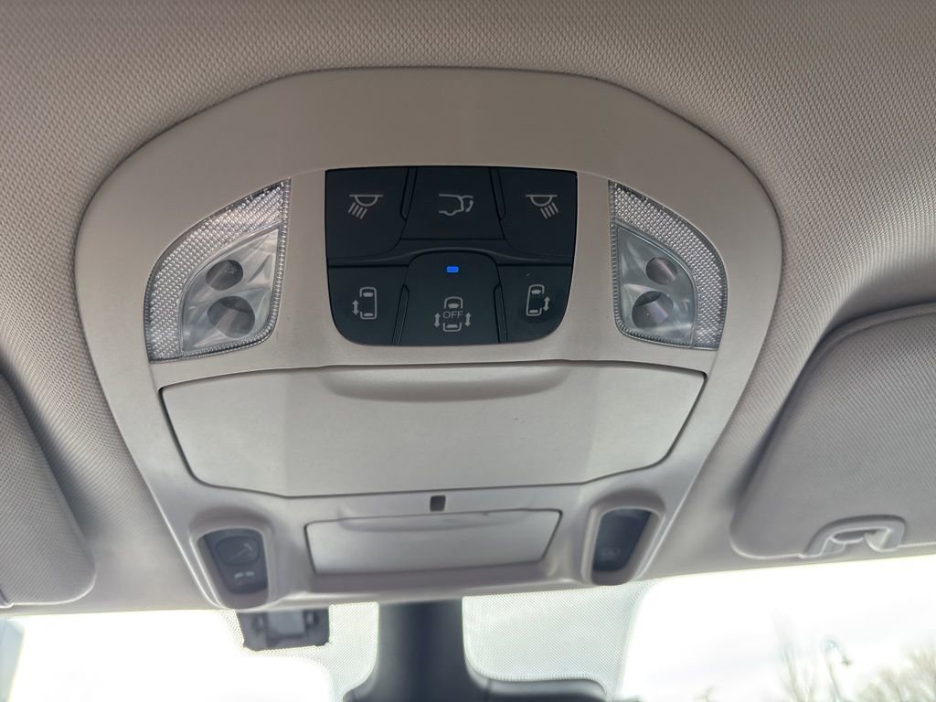 Used 2023 Chrysler Pacifica Limited image 33